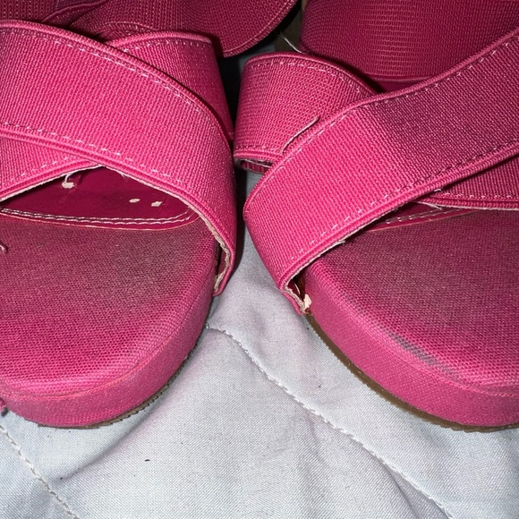 Chinese Laundry Strapy Wedges - Picture 2 of 9